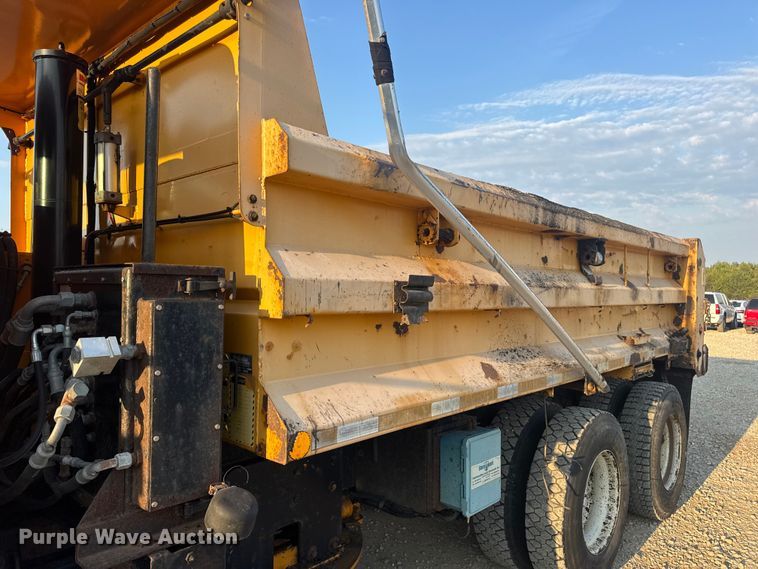 image for item DW6628 2010 International 7500 WorkStar dump truck