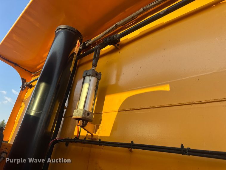 image for item DW6628 2010 International 7500 WorkStar dump truck