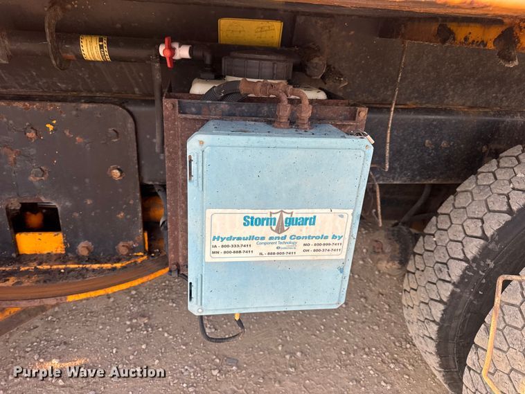 image for item DW6628 2010 International 7500 WorkStar dump truck