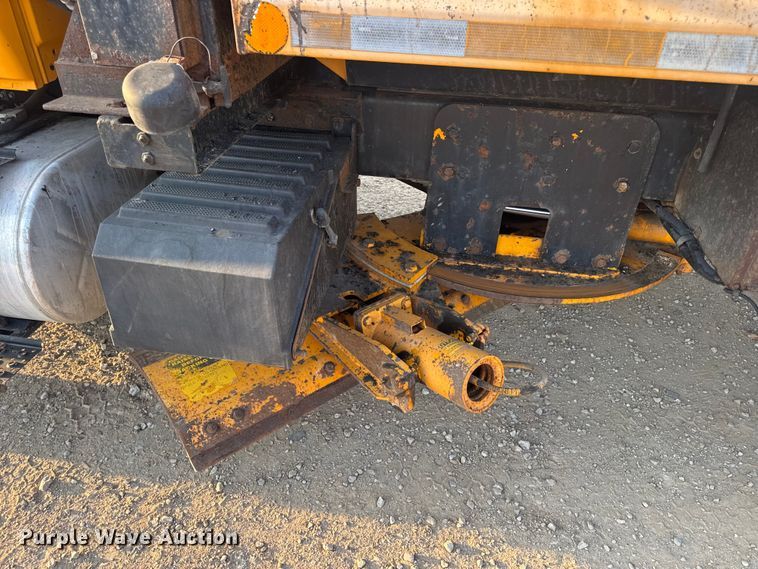 image for item DW6628 2010 International 7500 WorkStar dump truck