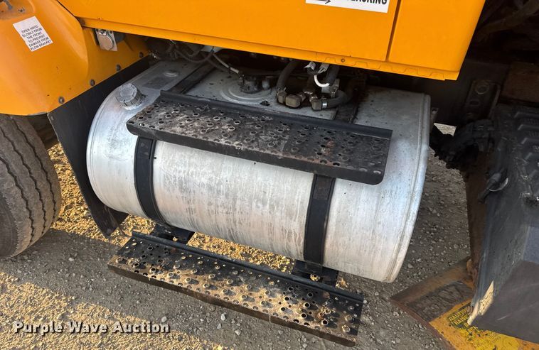 image for item DW6628 2010 International 7500 WorkStar dump truck