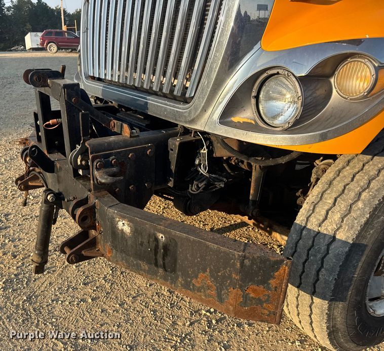 image for item DW6628 2010 International 7500 WorkStar dump truck