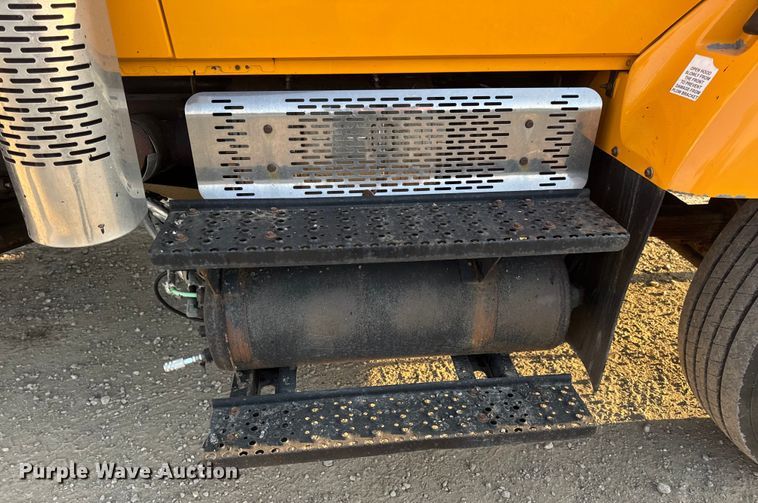 image for item DW6628 2010 International 7500 WorkStar dump truck