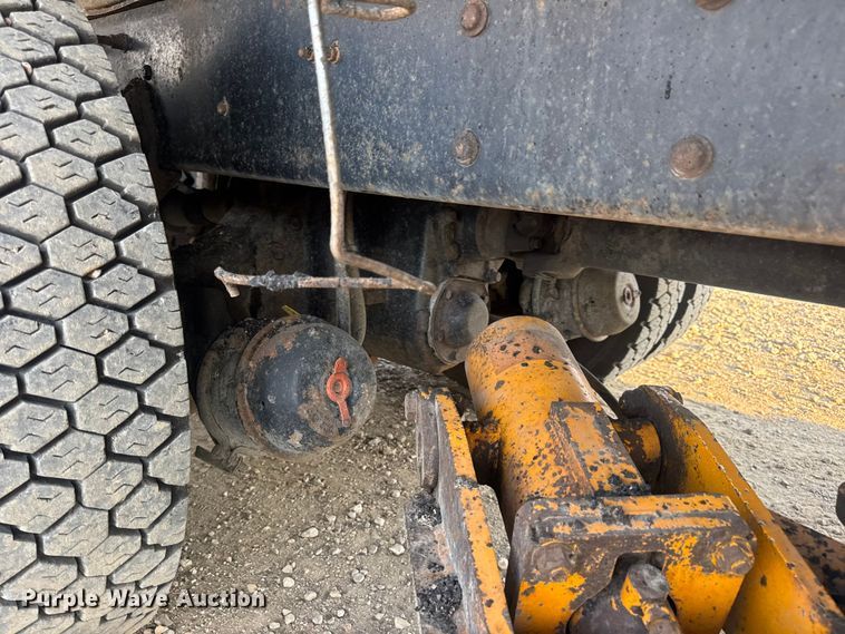 image for item DW6628 2010 International 7500 WorkStar dump truck