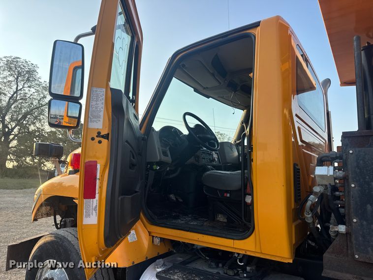 image for item DW6628 2010 International 7500 WorkStar dump truck