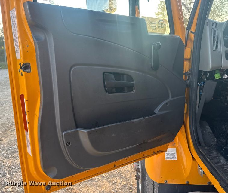 image for item DW6628 2010 International 7500 WorkStar dump truck