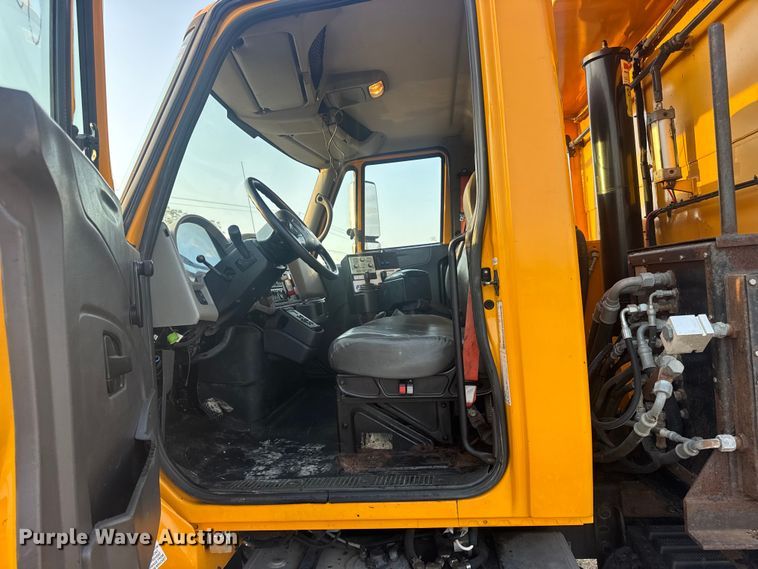 image for item DW6628 2010 International 7500 WorkStar dump truck