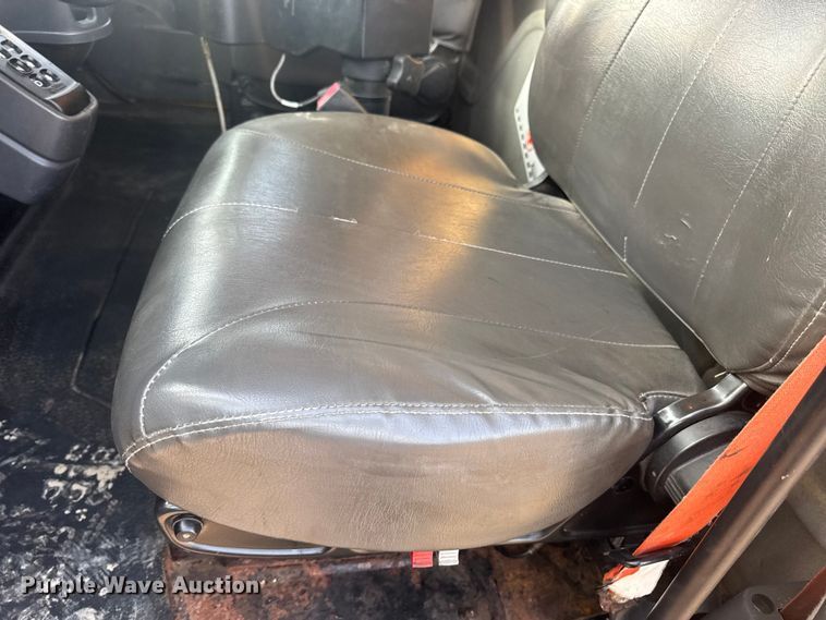 image for item DW6628 2010 International 7500 WorkStar dump truck