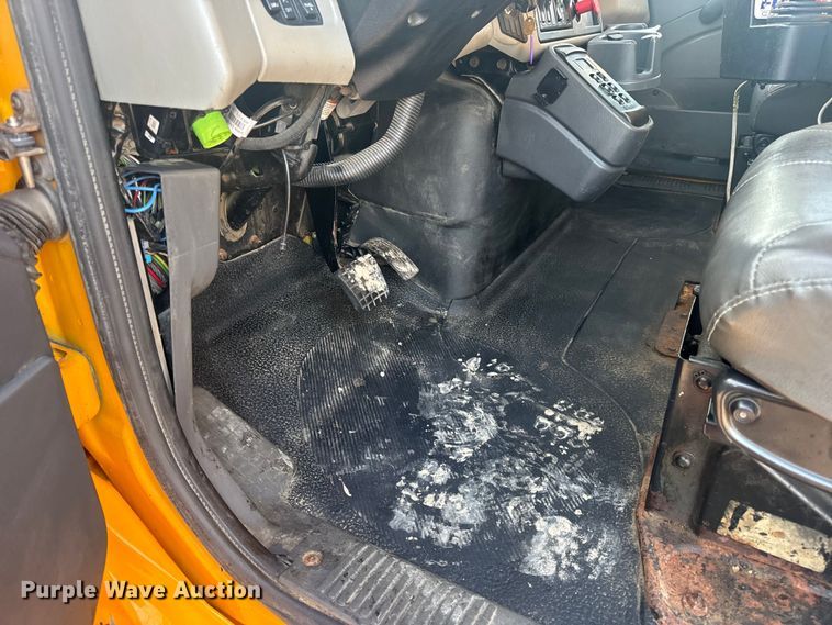 image for item DW6628 2010 International 7500 WorkStar dump truck