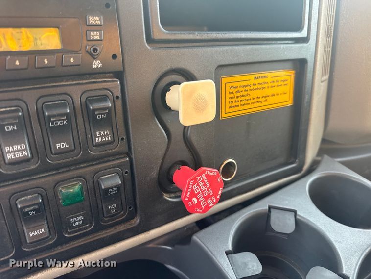 image for item DW6628 2010 International 7500 WorkStar dump truck