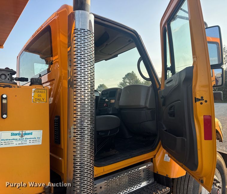 image for item DW6628 2010 International 7500 WorkStar dump truck