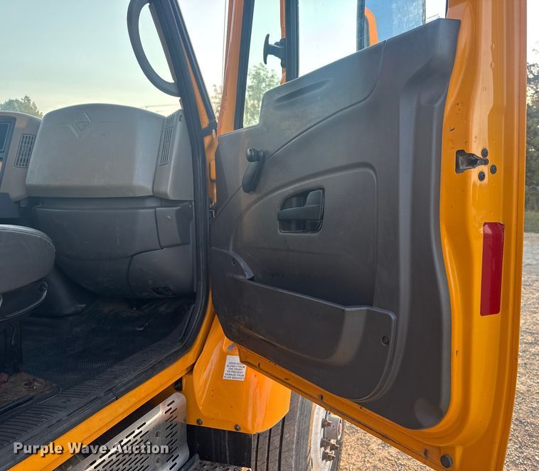 image for item DW6628 2010 International 7500 WorkStar dump truck