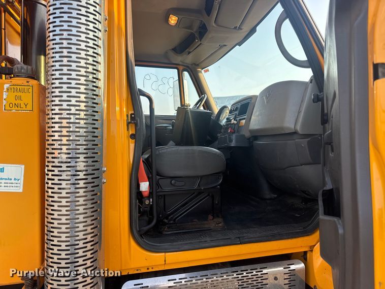 image for item DW6628 2010 International 7500 WorkStar dump truck