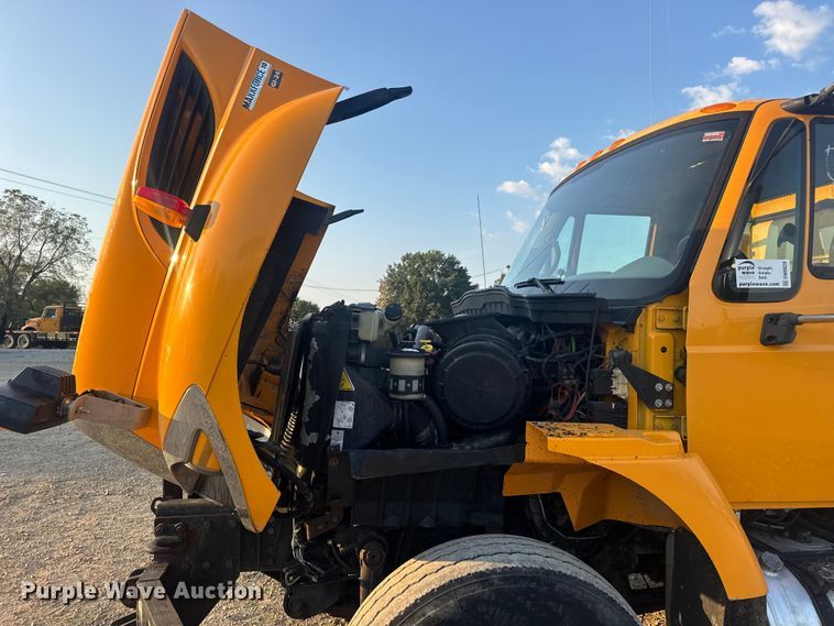 image for item DW6628 2010 International 7500 WorkStar dump truck