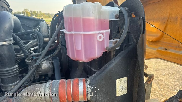 image for item DW6628 2010 International 7500 WorkStar dump truck