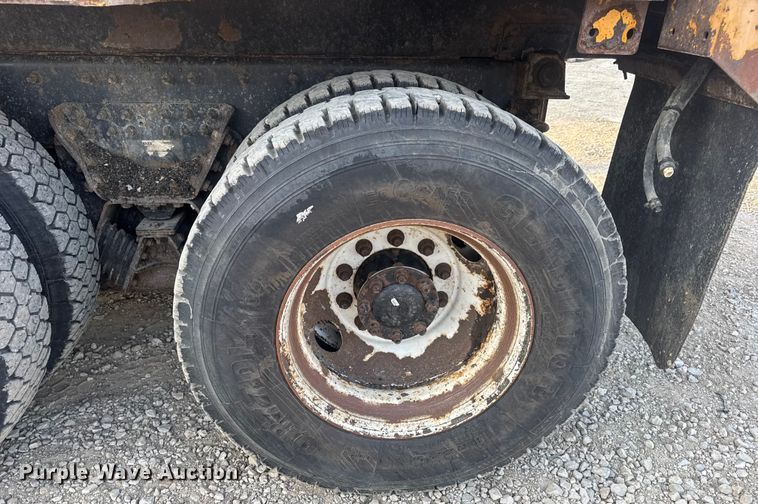 image for item DW6628 2010 International 7500 WorkStar dump truck