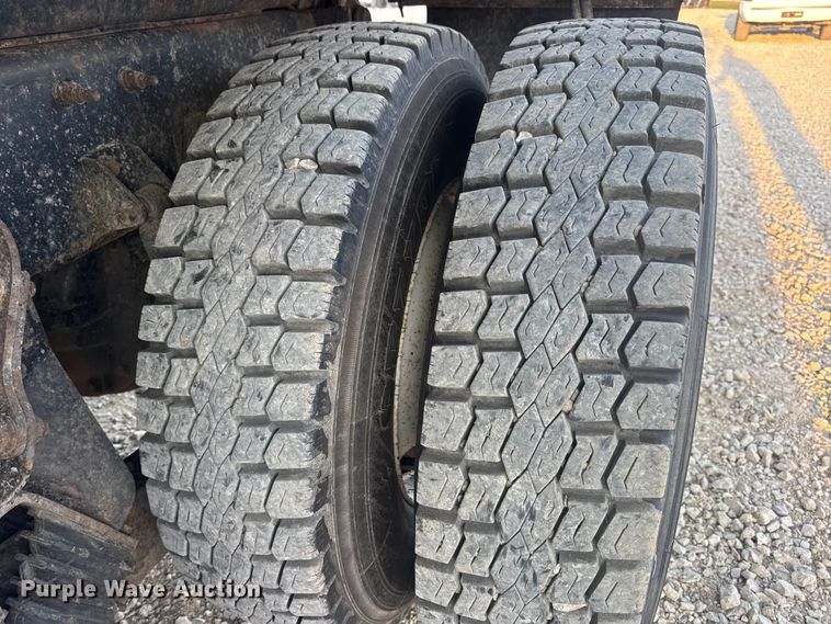 image for item DW6628 2010 International 7500 WorkStar dump truck