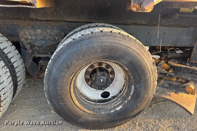 image for item DW6628 2010 International 7500 WorkStar dump truck