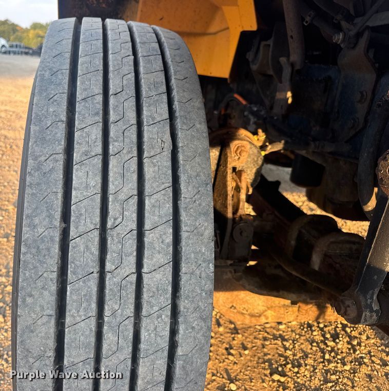 image for item DW6628 2010 International 7500 WorkStar dump truck