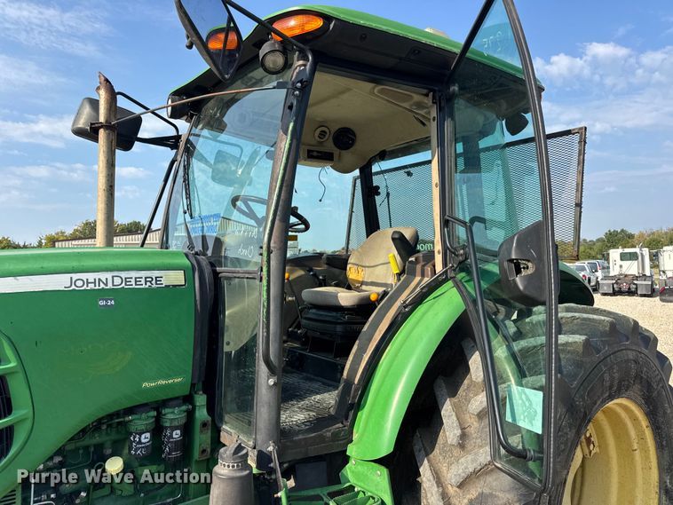 image for item DW6631 2010 John Deere 6115D tractor