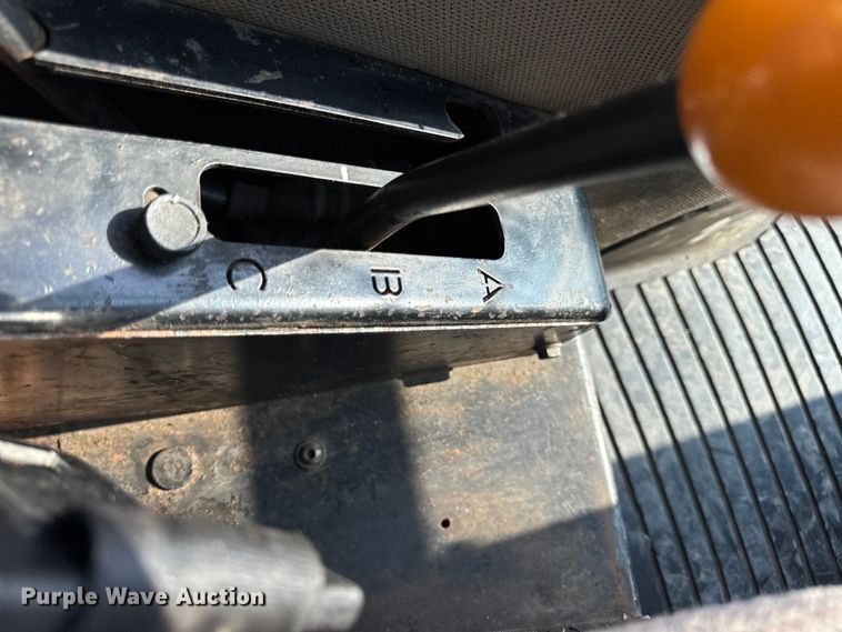 image for item DW6631 2010 John Deere 6115D tractor