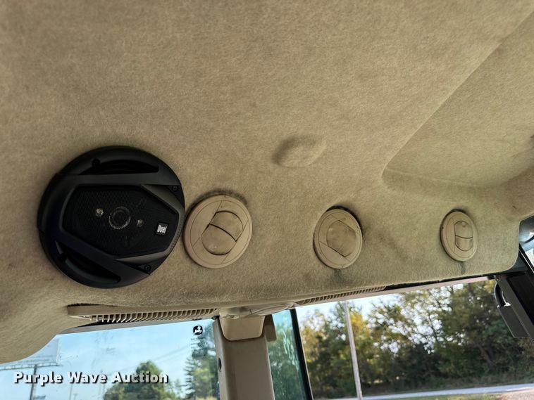 image for item DW6631 2010 John Deere 6115D tractor