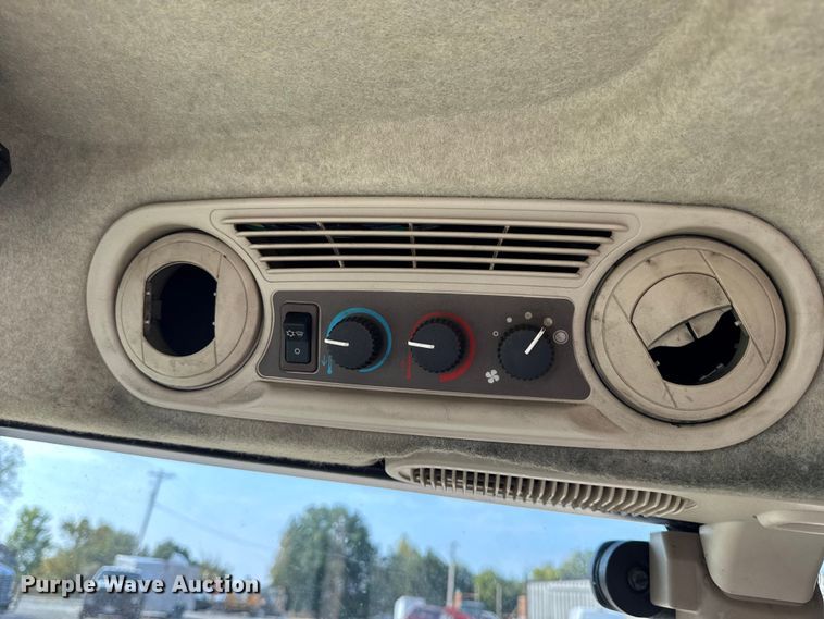 image for item DW6631 2010 John Deere 6115D tractor