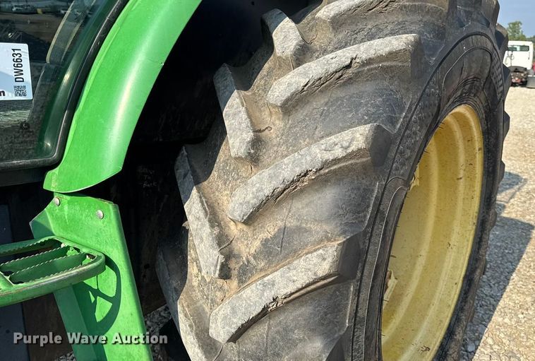 image for item DW6631 2010 John Deere 6115D tractor