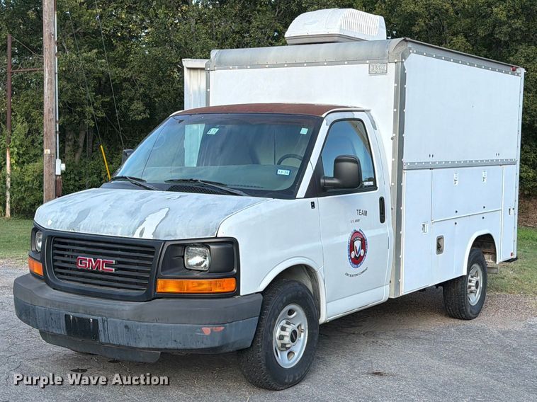image for item DX5814 2004 GMC Savana utility van