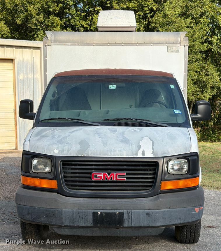 image for item DX5814 2004 GMC Savana utility van