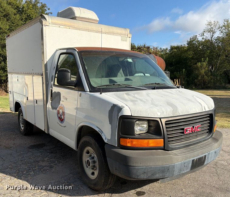image for item DX5814 2004 GMC Savana utility van