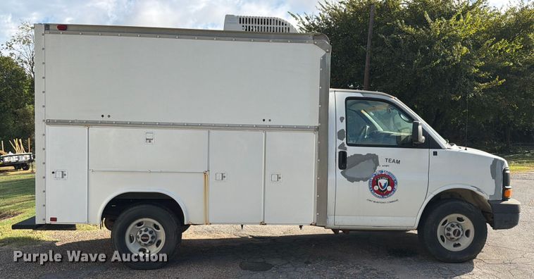 image for item DX5814 2004 GMC Savana utility van