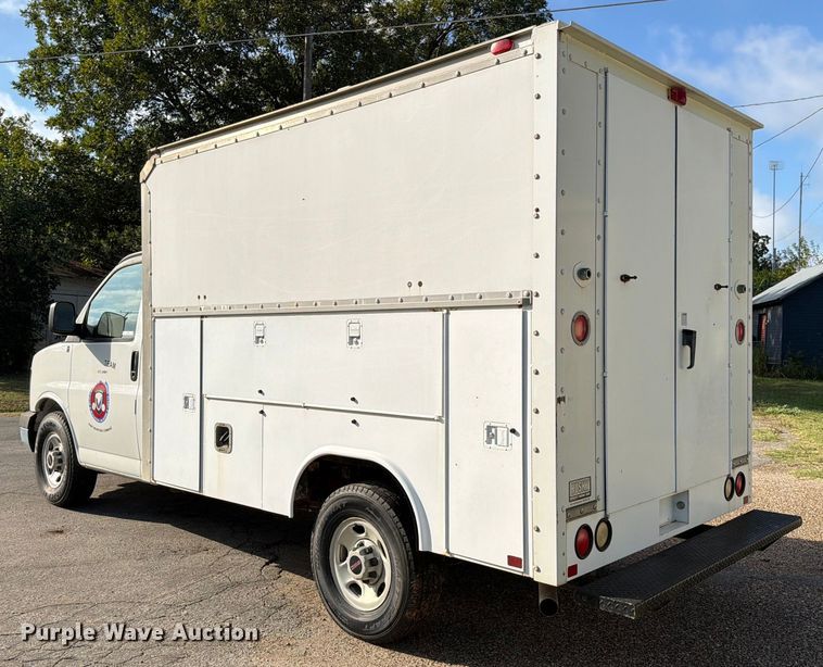 image for item DX5814 2004 GMC Savana utility van