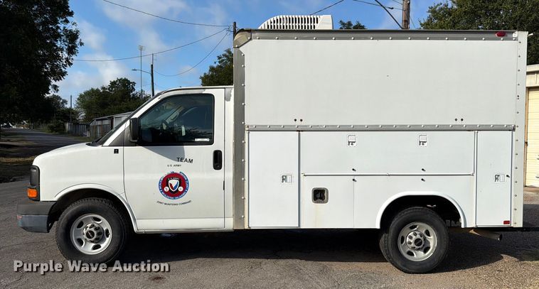 image for item DX5814 2004 GMC Savana utility van