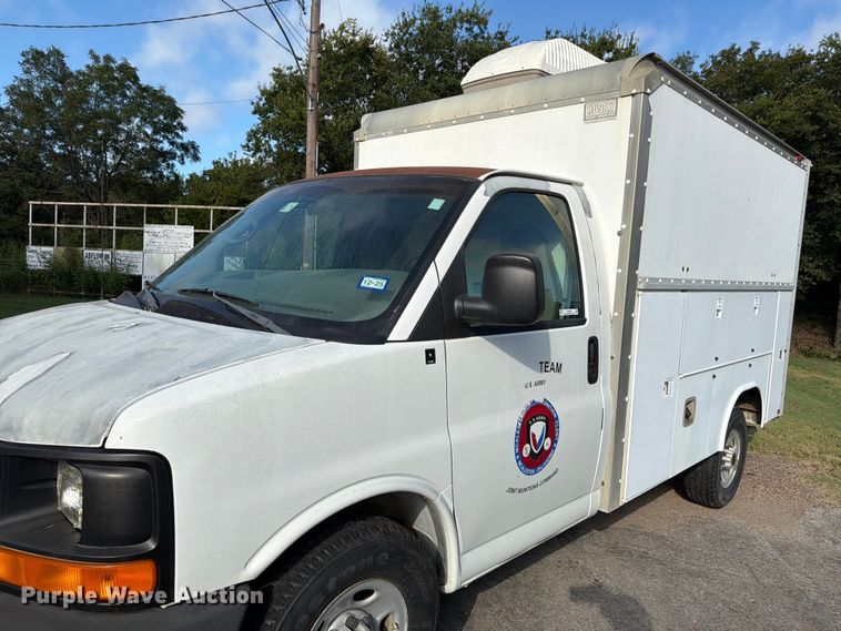 image for item DX5814 2004 GMC Savana utility van