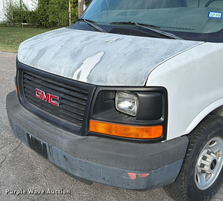 image for item DX5814 2004 GMC Savana utility van