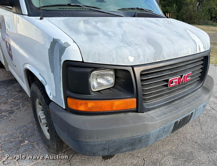 image for item DX5814 2004 GMC Savana utility van