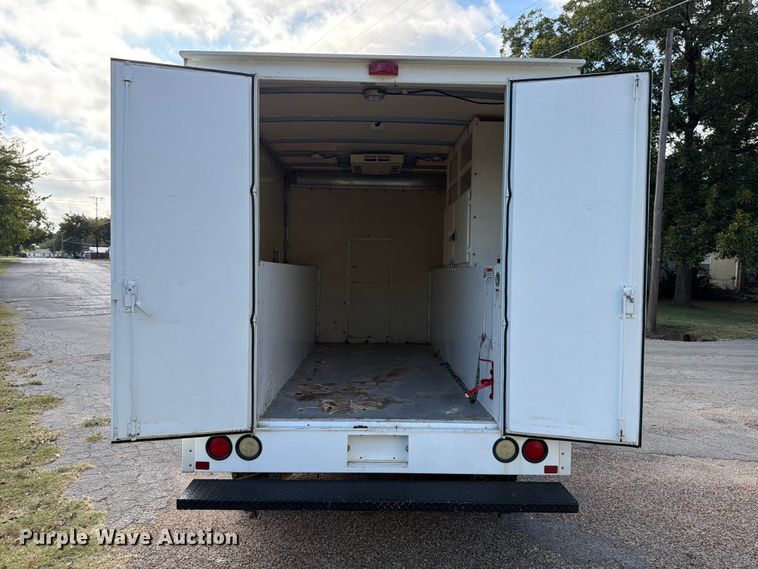 image for item DX5814 2004 GMC Savana utility van