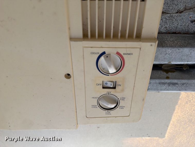 image for item DX5814 2004 GMC Savana utility van