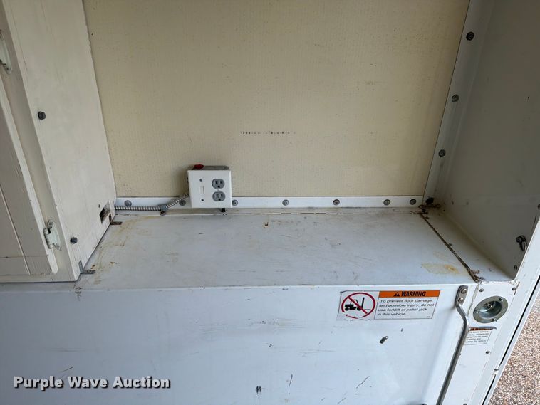 image for item DX5814 2004 GMC Savana utility van