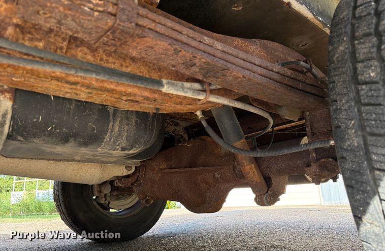 image for item DX5814 2004 GMC Savana utility van