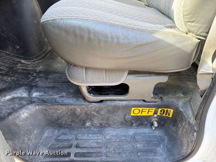 image for item DX5814 2004 GMC Savana utility van