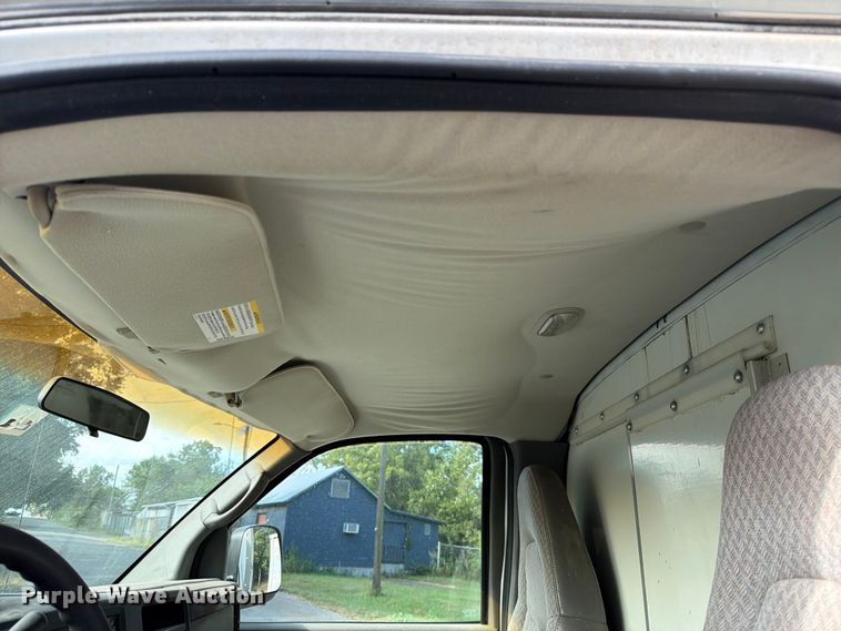 image for item DX5814 2004 GMC Savana utility van