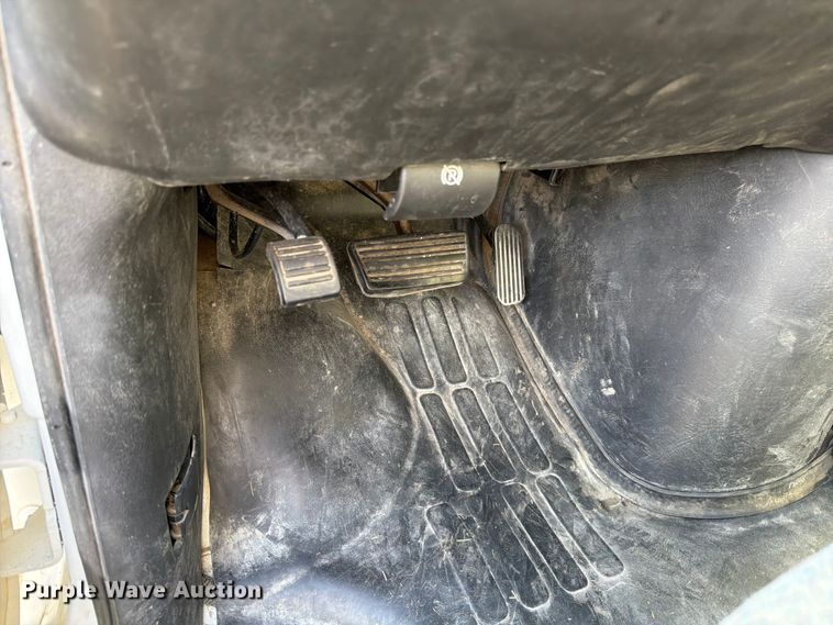 image for item DX5814 2004 GMC Savana utility van