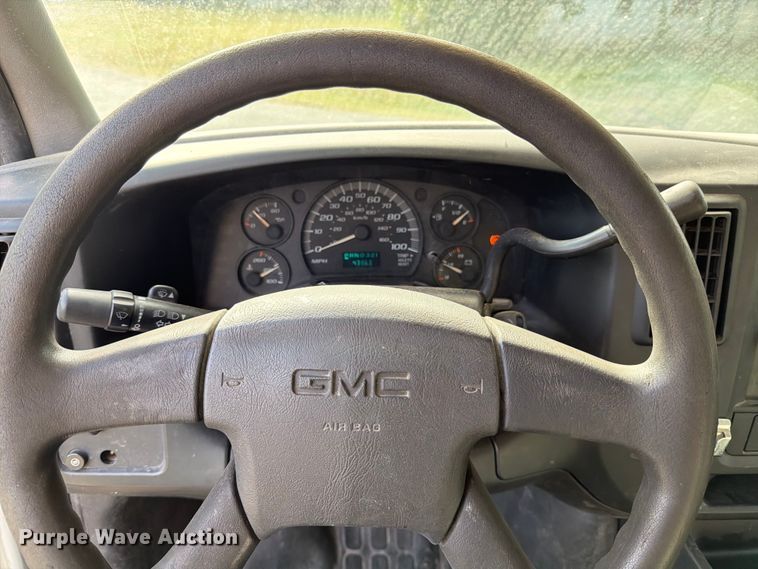 image for item DX5814 2004 GMC Savana utility van