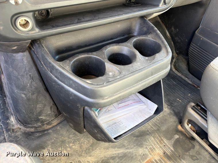 image for item DX5814 2004 GMC Savana utility van