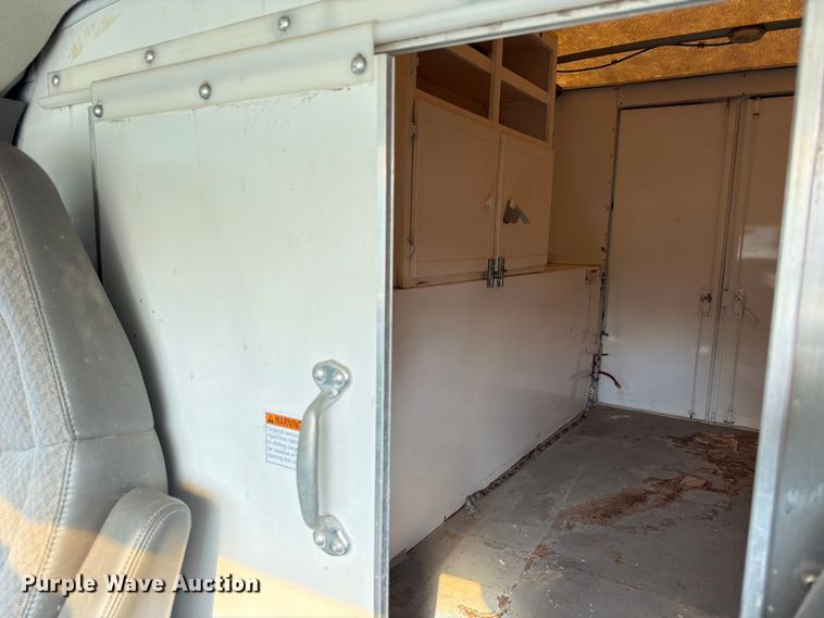 image for item DX5814 2004 GMC Savana utility van