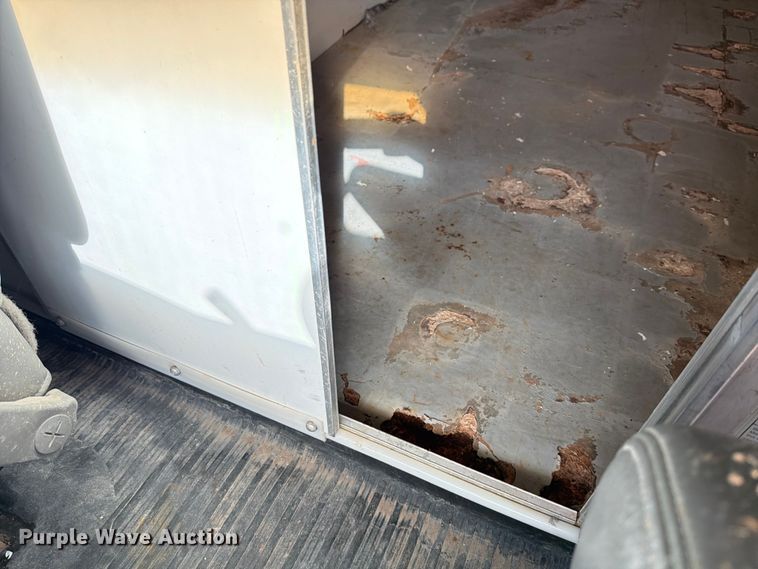 image for item DX5814 2004 GMC Savana utility van