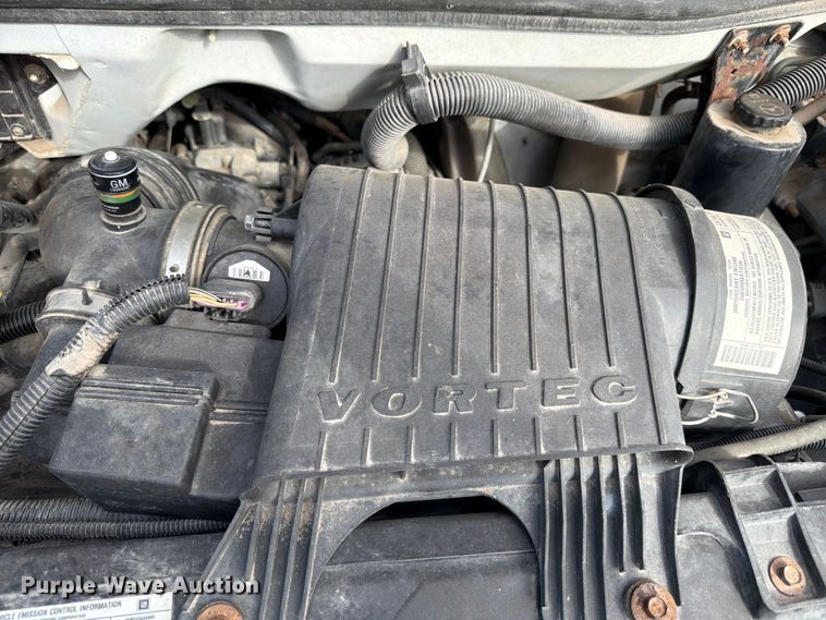 image for item DX5814 2004 GMC Savana utility van