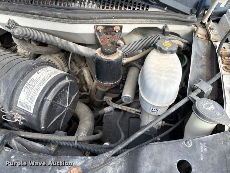 image for item DX5814 2004 GMC Savana utility van